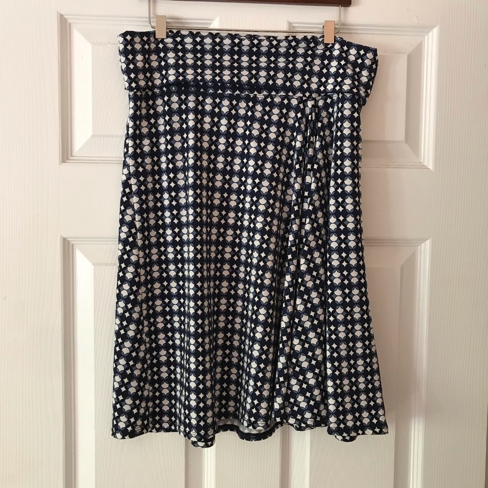 Max studio women’s pattern skirt M blue and black